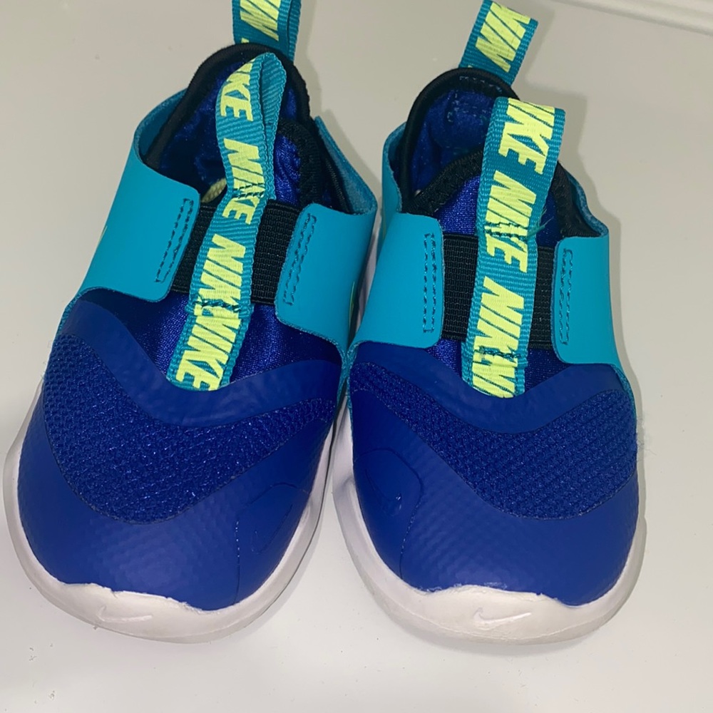 Green and white Nikes 8c flex runners